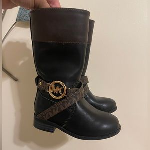 toddler leather michael kors boots size 6 

$25!